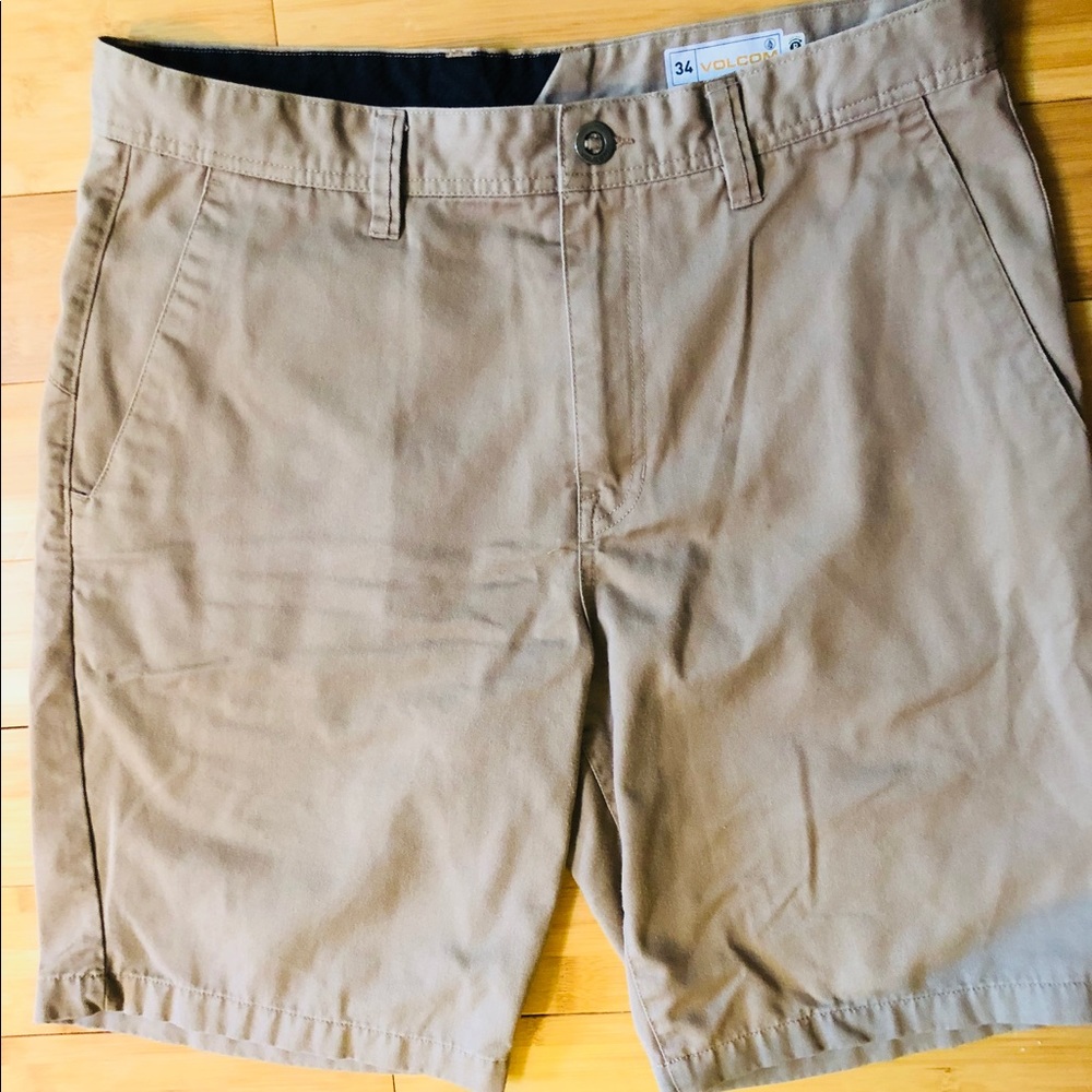 VOLCOM SHORTS - Picture 3 of 4